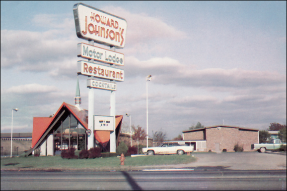 Howard Johnsons Restaurant - Lansing - 6801 S Cedar St - From Highway Host Dot Org (newer photo)